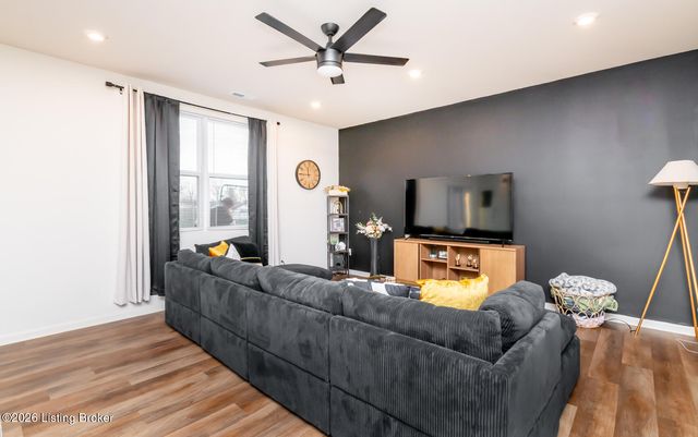 3607 Chaparral Ct, Louisville, KY 40229