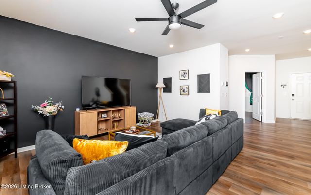 3607 Chaparral Ct, Louisville, KY 40229