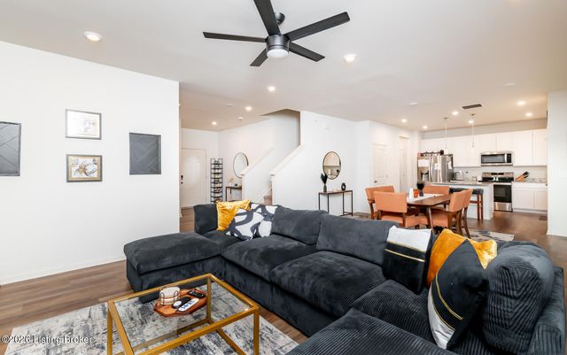 3607 Chaparral Ct, Louisville, KY 40229