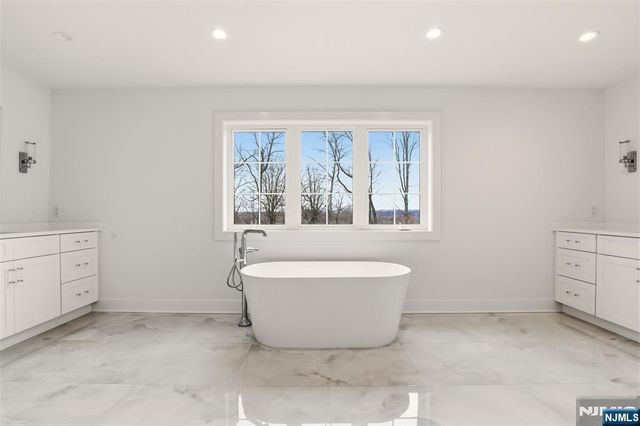 26 Huff Terrace, Montvale, NJ 07645