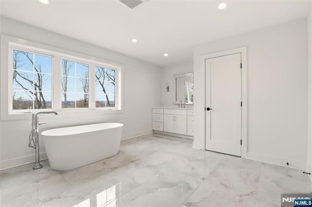 26 Huff Terrace, Montvale, NJ 07645