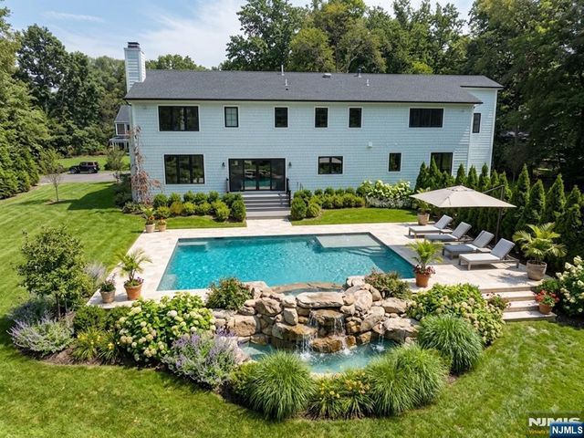 26 Huff Terrace, Montvale, NJ 07645