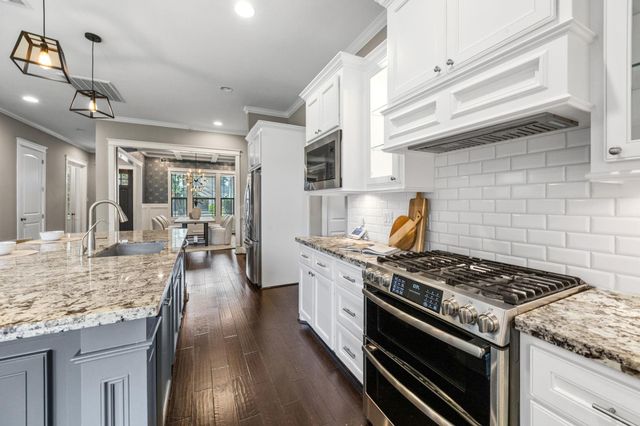 1527 Cheshire Lane, Houston, TX 77018
