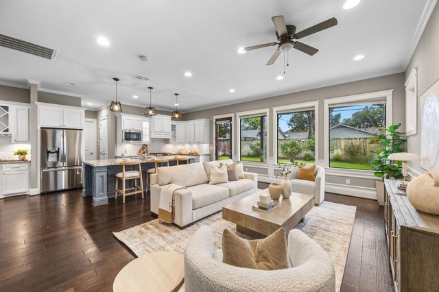 1527 Cheshire Lane, Houston, TX 77018
