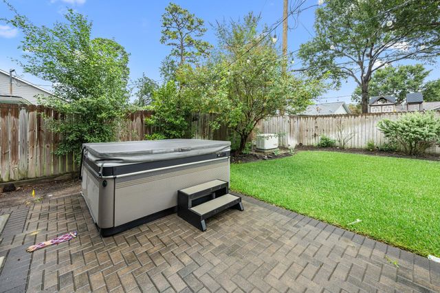 1527 Cheshire Lane, Houston, TX 77018