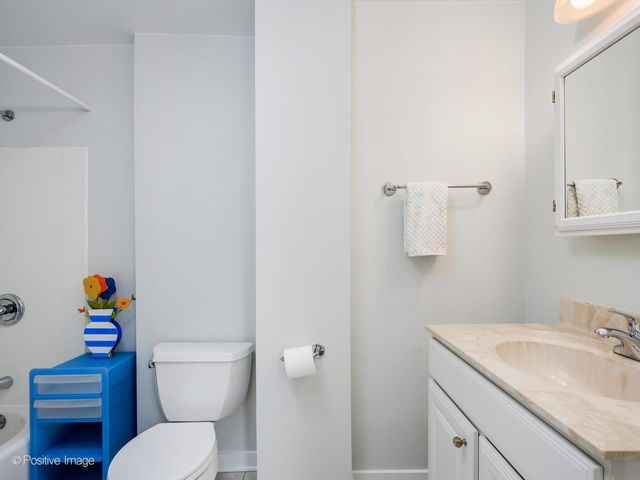 606 Greendale Road, Glenview, IL 60025