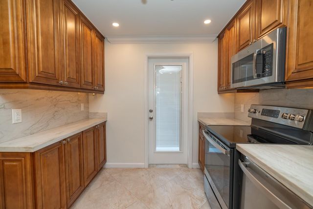 2731 NE 14th Street Causeway 208, Pompano Beach, FL 33062