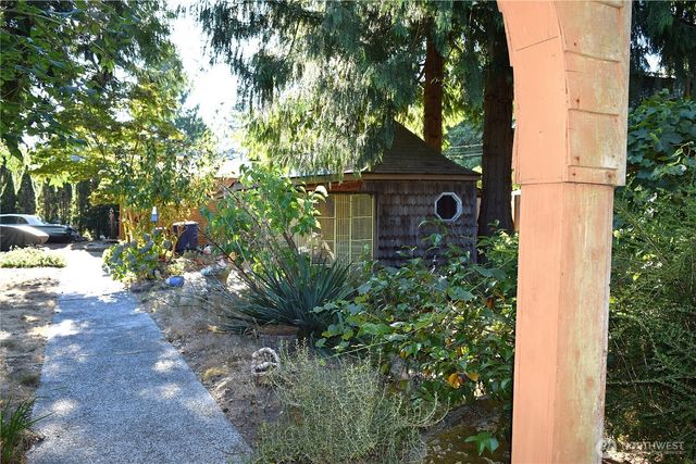 3520 NE 204th Street, Lake Forest Park, WA 98155