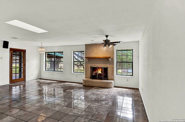 902 Eagle Creek Dr., Floresville, TX 78114