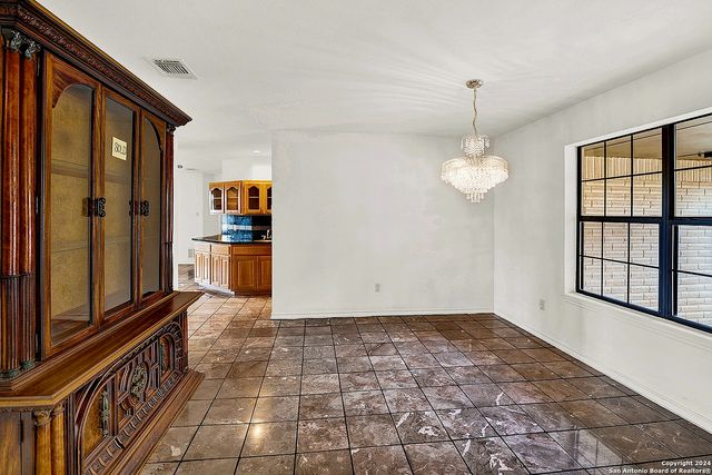 902 Eagle Creek Dr., Floresville, TX 78114