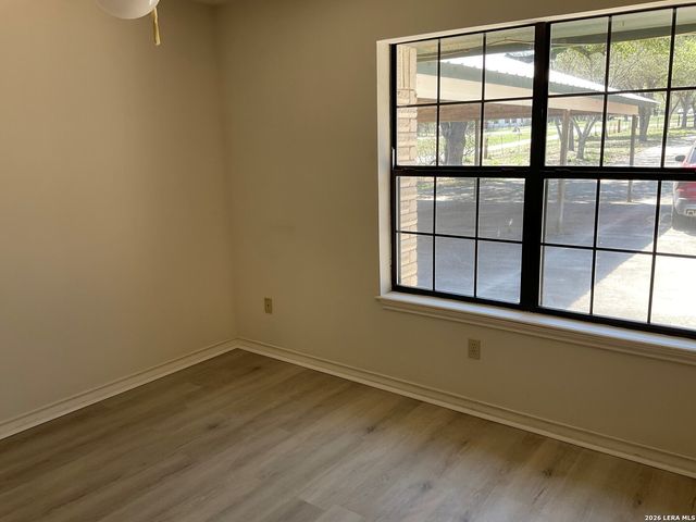 902 Eagle Creek Dr., Floresville, TX 78114