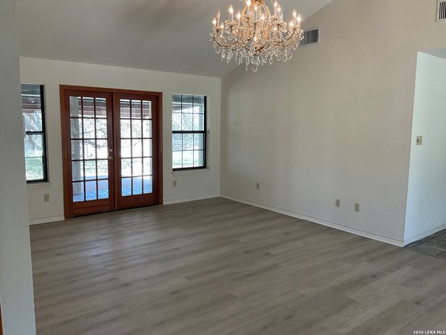 902 Eagle Creek Dr., Floresville, TX 78114