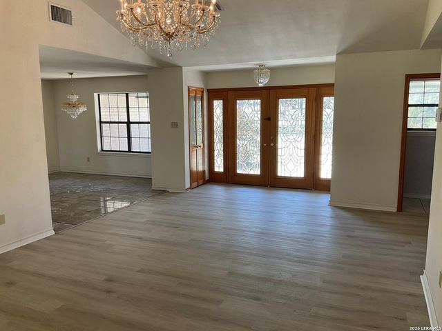 902 Eagle Creek Dr., Floresville, TX 78114