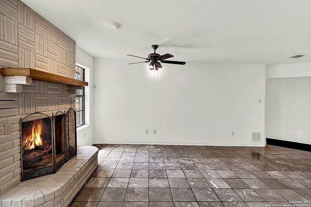 902 Eagle Creek Dr., Floresville, TX 78114