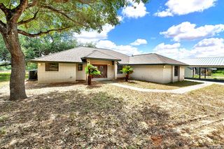 902 Eagle Creek Dr., Floresville, TX 78114
