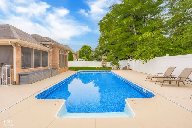 3610 Woodfield Place, Columbus, IN 47203