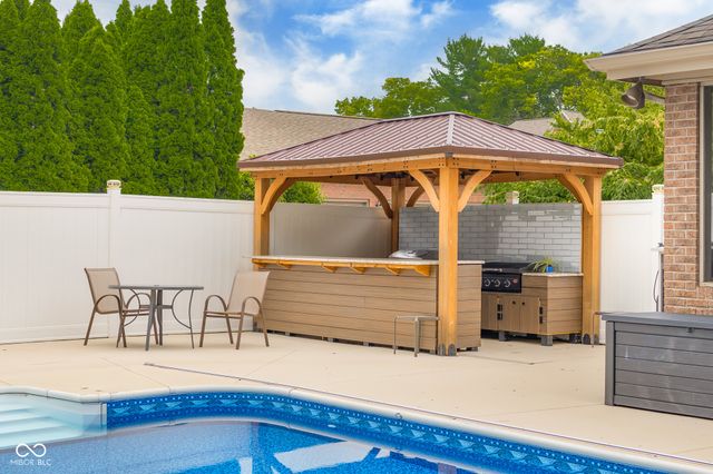 3610 Woodfield Place, Columbus, IN 47203