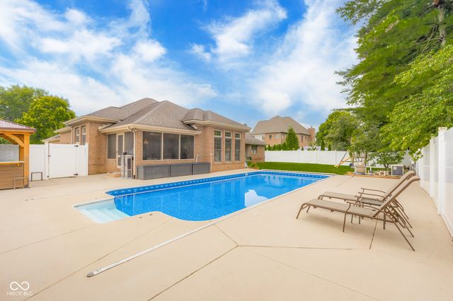 3610 Woodfield Place, Columbus, IN 47203