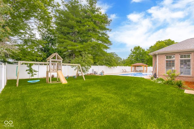 3610 Woodfield Place, Columbus, IN 47203