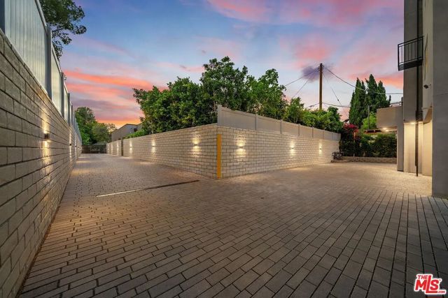 4637 Laurel Canyon Boulevard, Valley Village, CA 91607