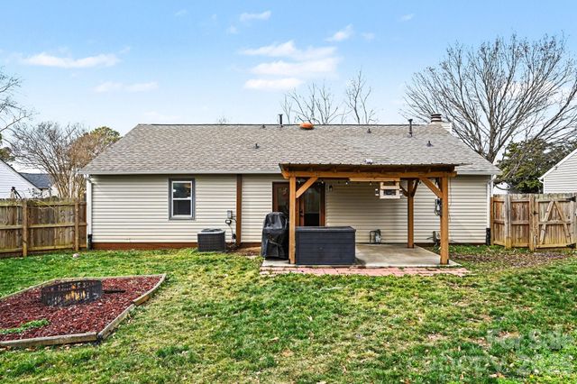 10915 Copper Field Drive, Pineville, NC 28134