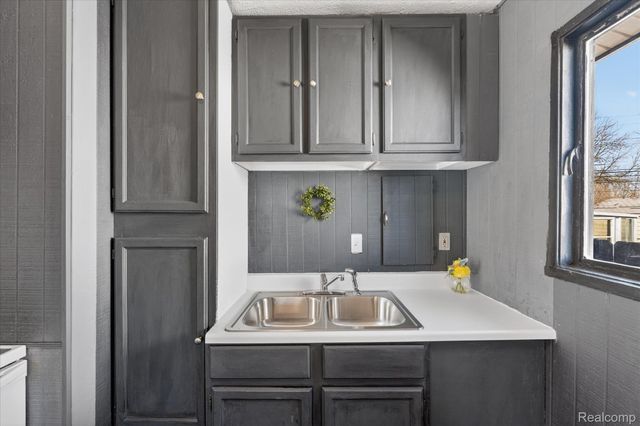 6864 Cornell Street, Taylor, MI 48180