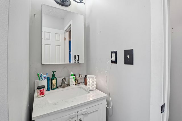 15360 State Route 104, Ashville, OH 43103