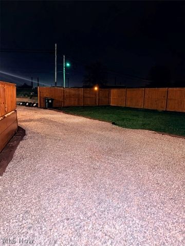 2520 8th Street NE, Canton, OH 44704