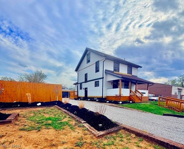 2520 8th Street NE, Canton, OH 44704