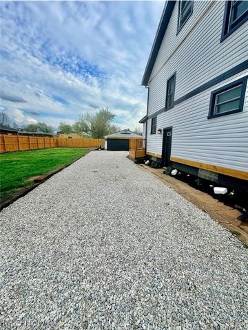 2520 8th Street NE, Canton, OH 44704