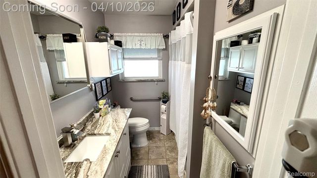 1772 Lakeview Street, Trenton, MI 48183