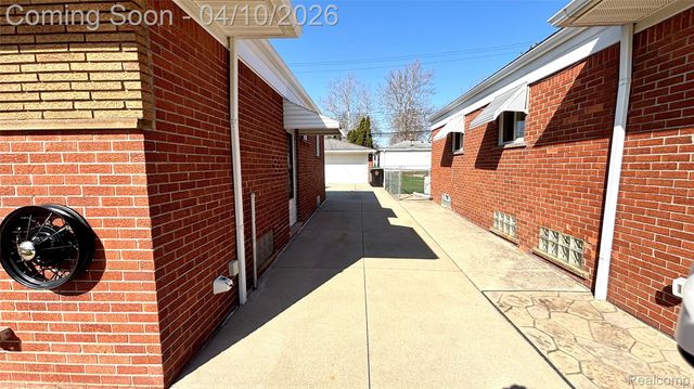 1772 Lakeview Street, Trenton, MI 48183