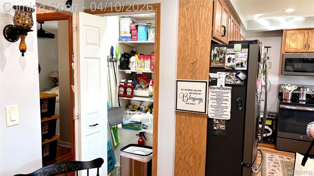 1772 Lakeview Street, Trenton, MI 48183