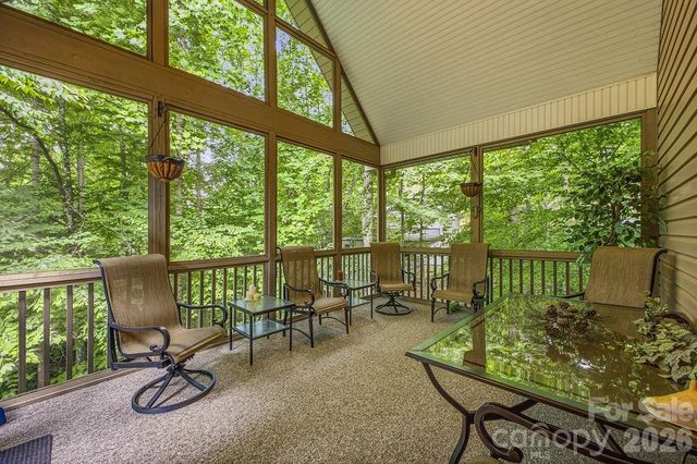 3121 Cove Loop Road, Hendersonville, NC 28739