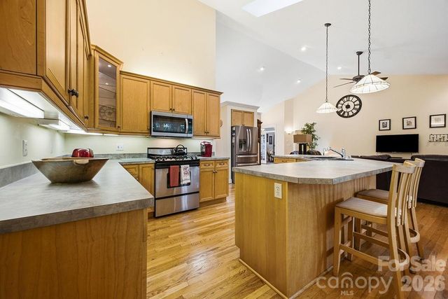 3121 Cove Loop Road, Hendersonville, NC 28739
