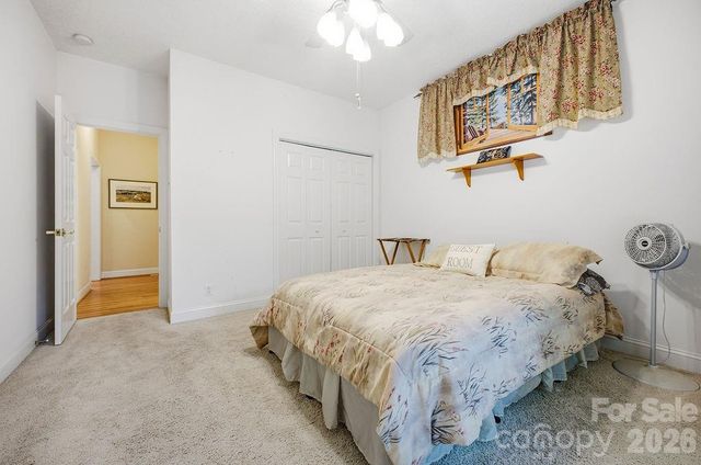 3121 Cove Loop Road, Hendersonville, NC 28739