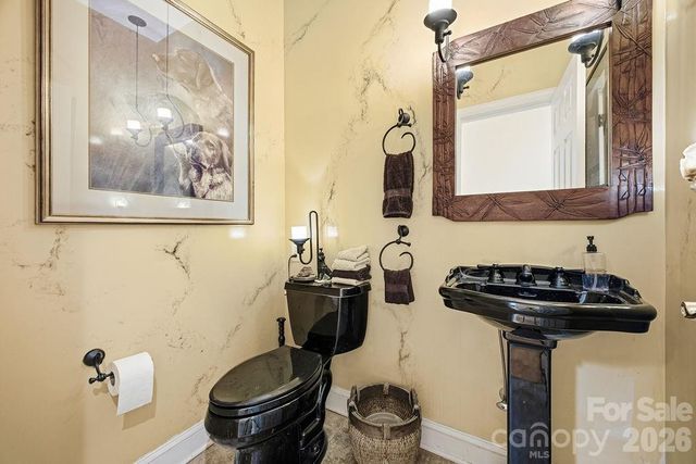 3121 Cove Loop Road, Hendersonville, NC 28739