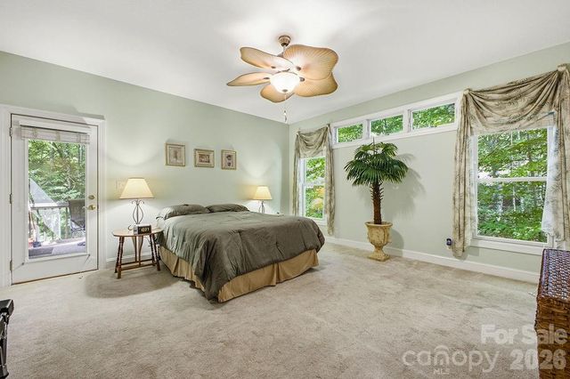 3121 Cove Loop Road, Hendersonville, NC 28739