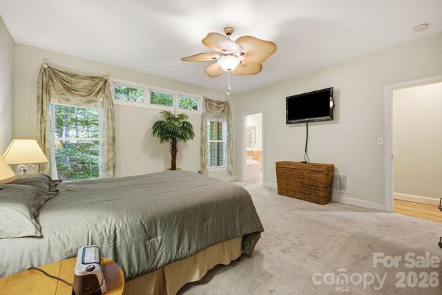 3121 Cove Loop Road, Hendersonville, NC 28739