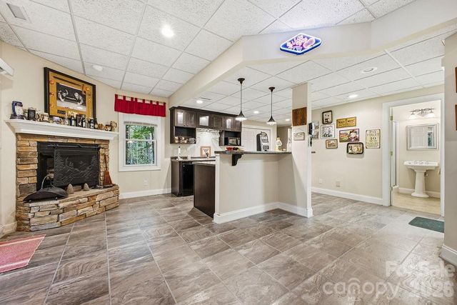 3121 Cove Loop Road, Hendersonville, NC 28739