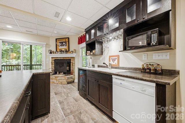 3121 Cove Loop Road, Hendersonville, NC 28739