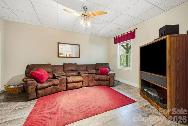 3121 Cove Loop Road, Hendersonville, NC 28739