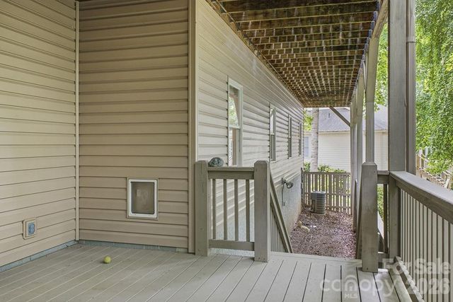 3121 Cove Loop Road, Hendersonville, NC 28739