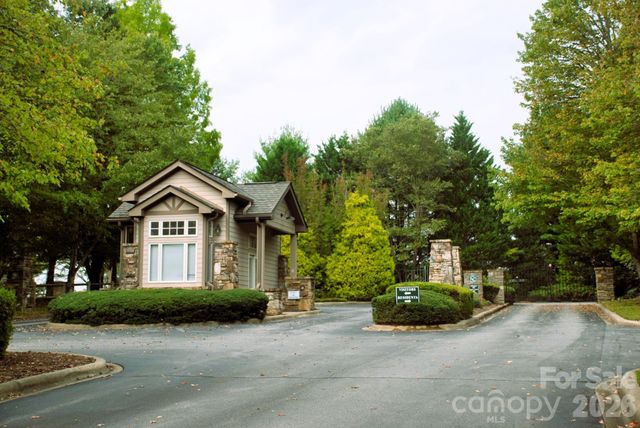 3121 Cove Loop Road, Hendersonville, NC 28739