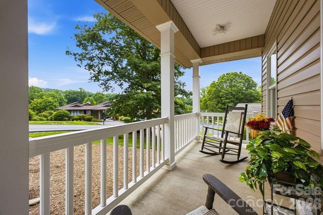 3121 Cove Loop Road, Hendersonville, NC 28739