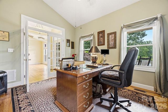 3121 Cove Loop Road, Hendersonville, NC 28739