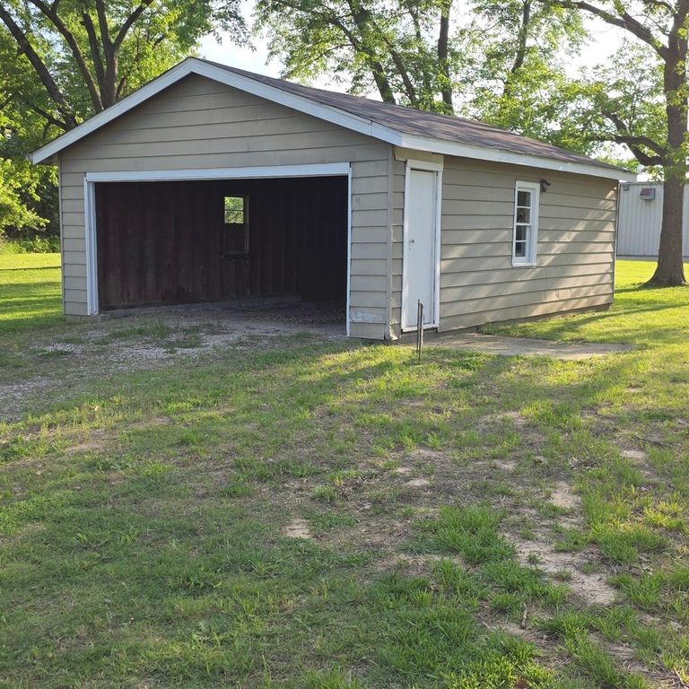 Image 1 of property listing at 11495 N Brownsville Road, Mt Vernon, IL 62864