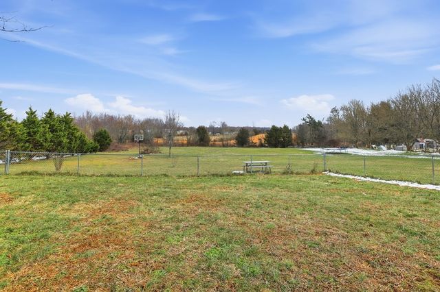 271 Country Meadows Ln, Cookeville, TN 38501