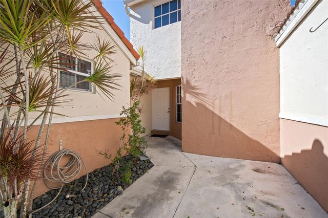 8245 NW 70th Street, Tamarac, FL 33321