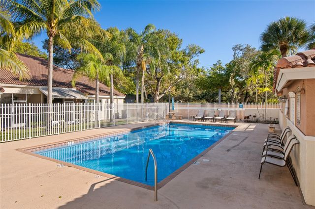 8245 NW 70th Street, Tamarac, FL 33321